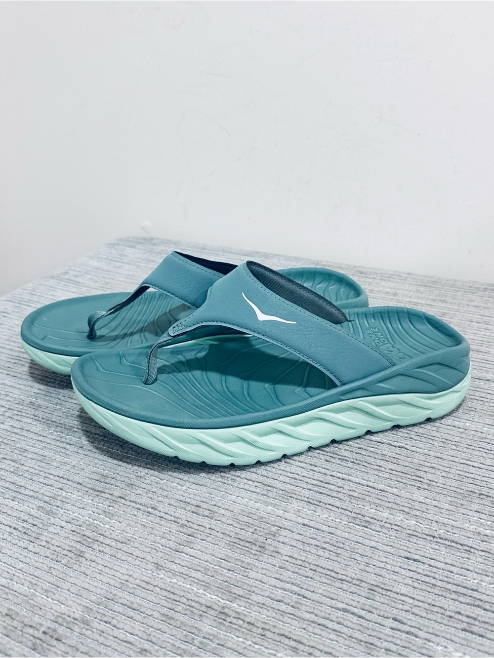 HOKA ONE ONE Ora Recovery Flip Flops Trellis Mist Green Unisex Men 7 / Women 9